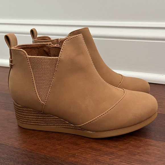 NEW! Toms Kelsey Wedge Bootie - Size 2 - Picture 3 of 7